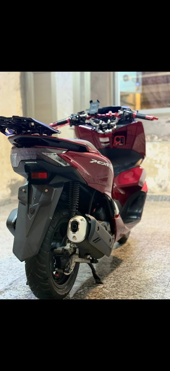 السلام وعليكم دراجهpcx مكينه 160cc جديده تدفئه يدات من الرمبه عله ايدي مكان بغداد 
 *********** ممتواجد على الفيسبوك اتصل
