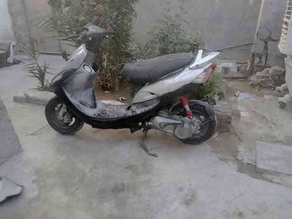 سلام عليكم عندي دراجه كامكم للبيع دراجه وحده طفت للبيع كوم حديد دراجه سلف كهربائيات كله شغاله للبيع سعر٢٠٠قفل مكاني نجف شارع المطار يم بانزين خانه ريبال تو الحمره***********
