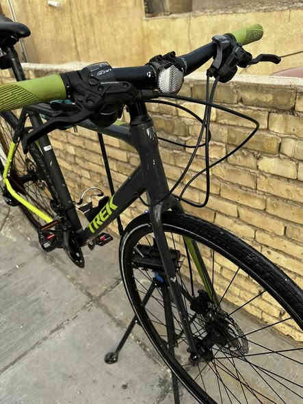 سلام عليكم 
بايسكل TREK (ZEKTOR 3) الغني عن التعريف موديل حديث2018 و بي باركود يعني اورجنااالل حجم (28) 
.
قياس الفريم(53) معدن المنيوم   خفيف ريشة كامل ما بي اي نقص نضافة 85 %
.
سستم بكامل شيمانو سورا بريكات شيمانو هايدورليك  بدالات (2.9 )و صينية من نوع (FSA) الغنية عن التعريف 
.
الويالة (بولبرن) نوع  BONTRAGER
الباسكل بعده عل ‏وضع الحاوية 
كله ختم واحد (BONTRAGER) من إطارات 
مكاني بغداد بالمنصور 
رقمي (***********) السعر خاص 🩶
