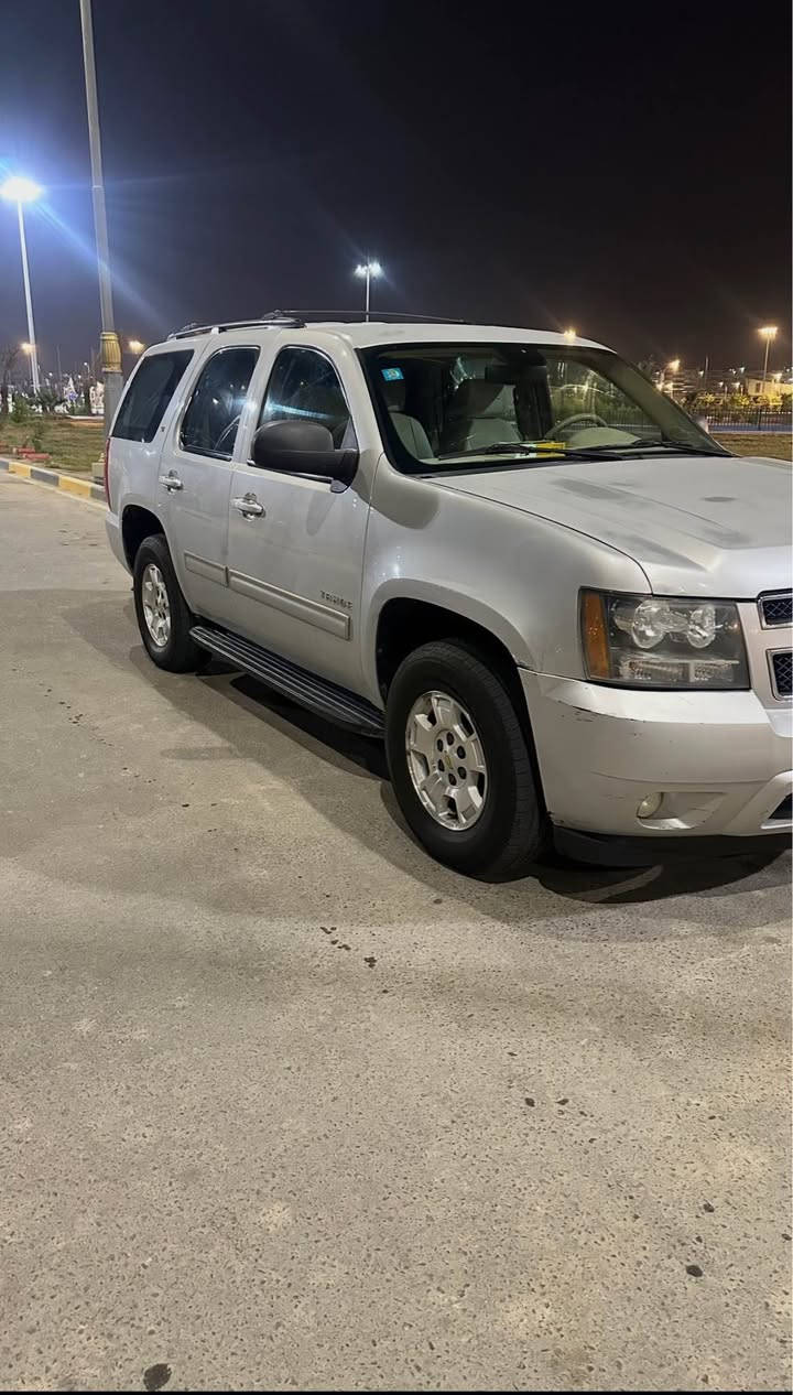 السلام عليكم 
تاهو 2013 للبيع 
خليجي وكاله الغانم 
بيها باب الامام عكس السايق مبدل وبارد بسيط الباقي كفاله 
ماشيه 200km الف
مواصفات LT
مكينه 5300 
السياره جاهزه وجديده مكينه كير حداديه تبريد تخم تاير دواخل كلها جديده ما عايزه شي رقم بصره الجديد (دولي) باسمي سنويه لل2030 مواصفات التاهو معروفه تشغيل عن بعد كشن السائق كهرباء لايت زنون السياره جاهزه ما ناقصه برغي السعر 260
وبيها مجال قليل حق الجيه للاستفسار *********** البصرة, العراق
