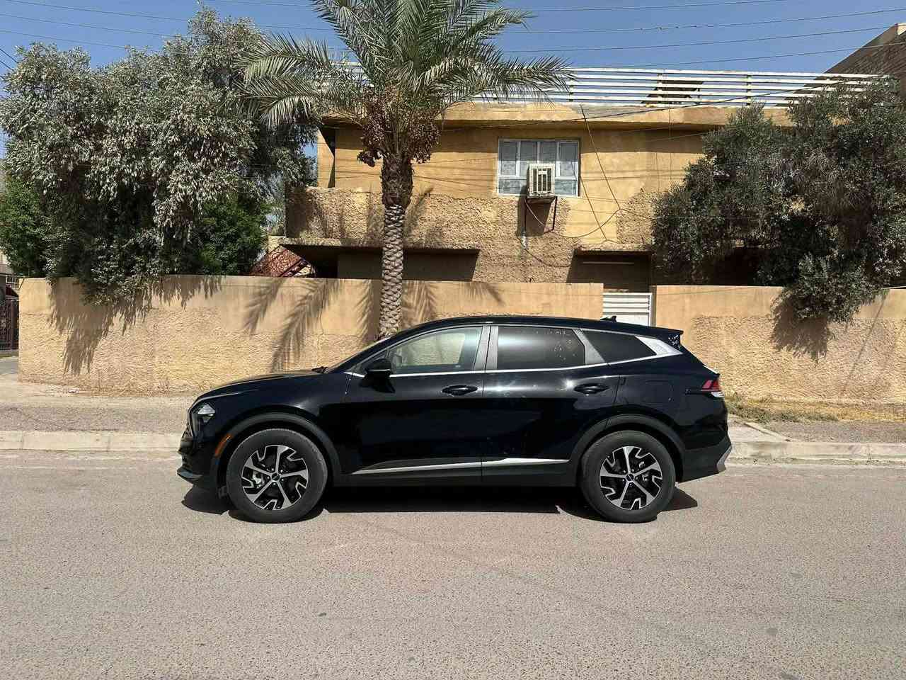 سبورتج سياره جديده كلش مرتبه صورها منشوره وللمزيد من التفاصيل تواصل ويايه على الواتساب او الماسنجر ***********
***********
السياره مابيها حادث بس سرقة السياره رايدها اب 230 وبيها مجال بغداد, العراق
