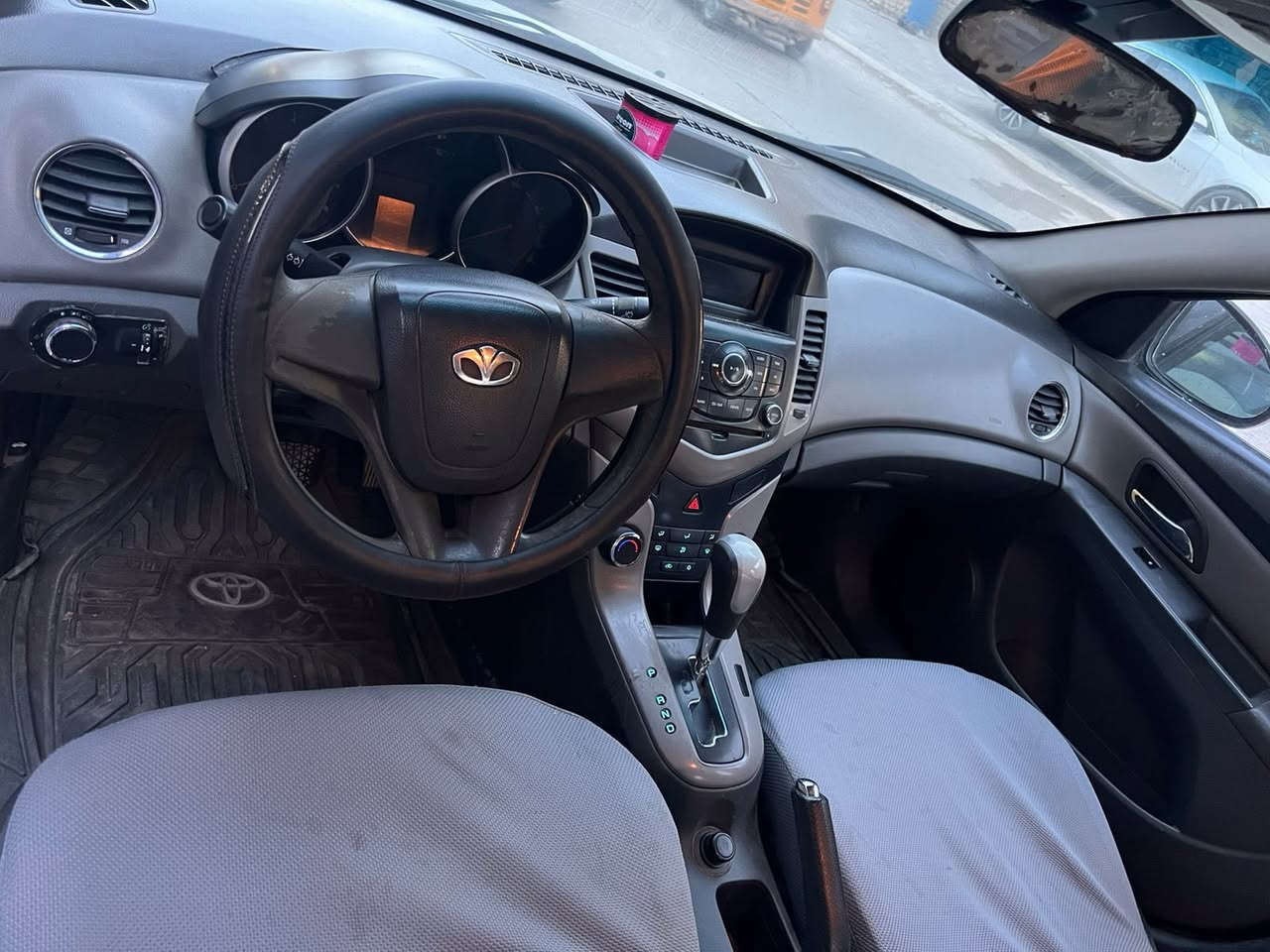 السلام عليكم سيارة دايو لستي 2009 كفاله ماعداطخه صغيره وره باب الصدر 70 وبيهه مجال مامتواجد علفيس كربلاء للاستفسار ***********
