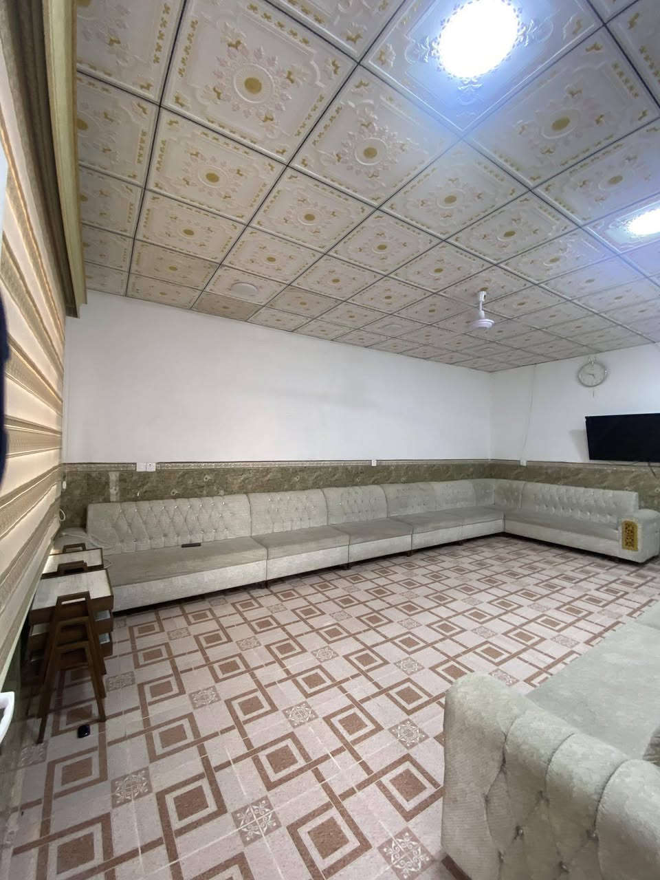 بیت للبیع 200متر 
#موقع کرکوک 16اب 
#مکونات هول مطبخ اسقبال غرفتین نوم صحیات خارجی و داخلی بیتونە
 #سعر 75وبیا مجال
***********
