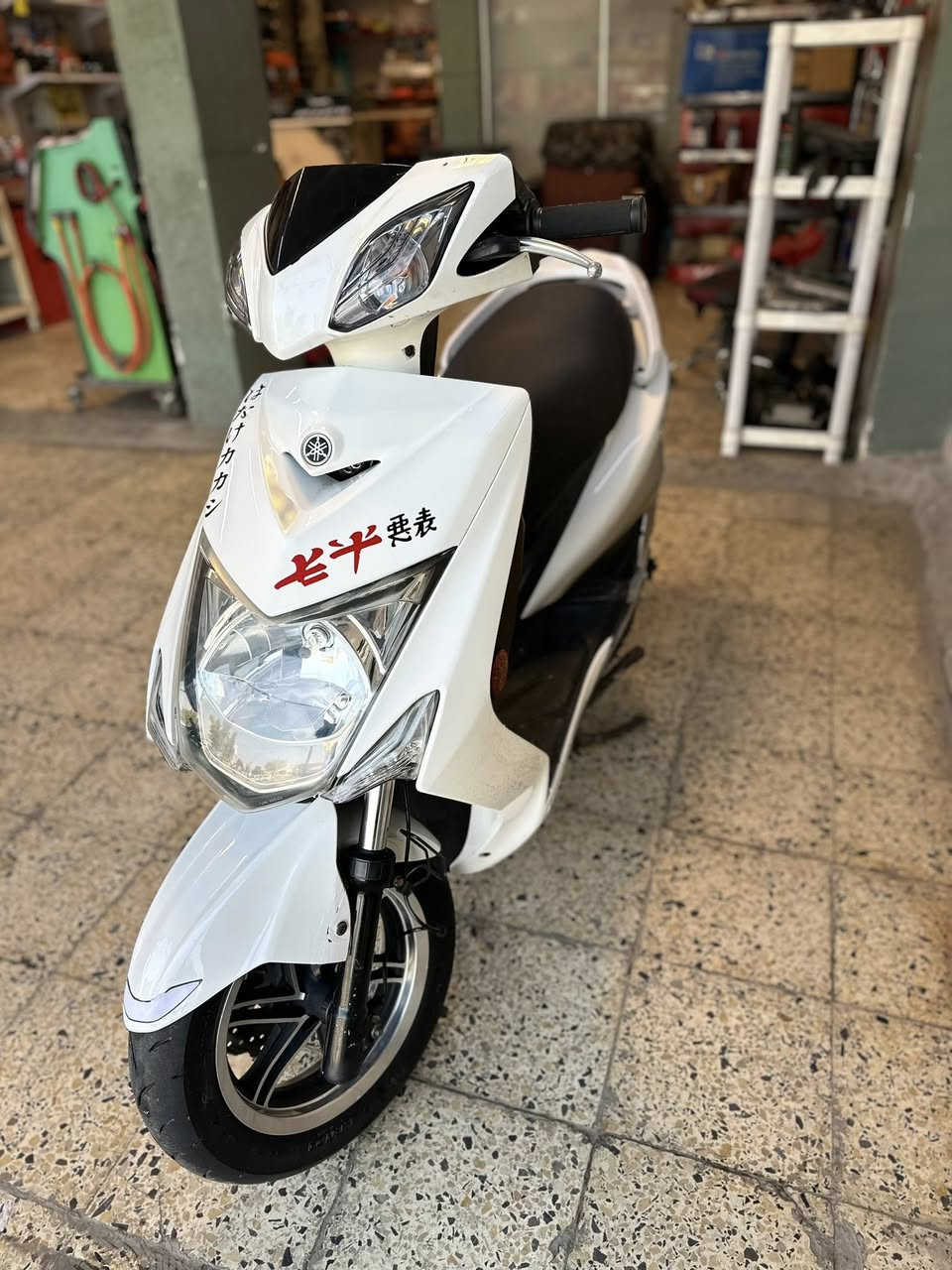 سلام عليكم لد للبيع دراجه كامله من الفتح مكينه بلاديه ما مفتوحه بيها ويل نجمه وتايرات شرط جدد كامله بدون نقص معروضه ب1325 مليون وثلاثميه وخمسه وعشرين مكاني البياع للاتصال ***********
