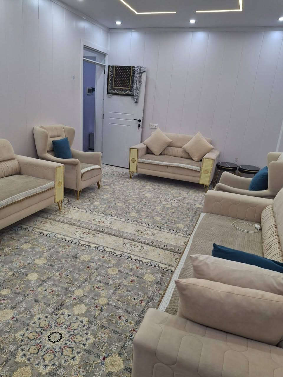 🌹سلام علیکم🌹

🕍خانوو بۆ فرۆشتن بەنرخی زۆر زۆر گونجاو           ♦***********♦

✅ لە کلار / گازینۆ ــ گۆران ( تاپۆیە )

✅ ڕووبەری/ ١٠٠مەتر ( ١٠ × ٥) مەتر
✅ ڕووی لە خۆرئاوایە و پێشی حەدیقە 

💢 ئەم خانووە پێك دێت لە یەك قات
✅ ژووری میوان 
✅هۆڵ
✅مەتبەخ 
✅ ژووری خەو
✅موشتەمەلات

🔴 ئەم خانوە  (  دەکت و سەقف مەغربیە )

✅بۆ زانینی نرخ و زانیاری لە سەر ئەم خانووە دەتوانن  تەنها پەیوەندیکەن بە  تلفون و واتسەپ و ڤایبەر وتلیگرامی ئەم ژمارەوە 🫲 ***********

🔴ئێوەەی بەڕێزیش هەر جۆرە موڵکێکتان هەیە یان دەتانەوێت بیکڕن دەتوانن پەیوەندیمان پێوە بکەن ***********
