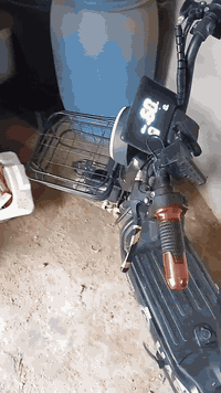 سلام عليكم دراجه شحن مديل ٢٥ جيده مستخدمه اقل شهر هاذه الرقم.   *********** خاص مفتوح السعر 375 وبيه مجال المكان البدوانيه مقابيل لاسود
