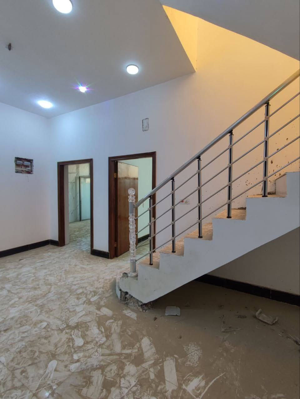 بيت 150 متر زراعي كونكريت صب البناء حديث
 شارع 12 متر الوجه 10 نزال 15
البناء حديث طارمه استقبال وصاله وغرفتين نوم ومطبخ وصحيات داخليه وخارجيه ومنور
المكان الإسكان الصناعي نزله ال ابو فياض
السعر والتفاصيل اتصل ***********
