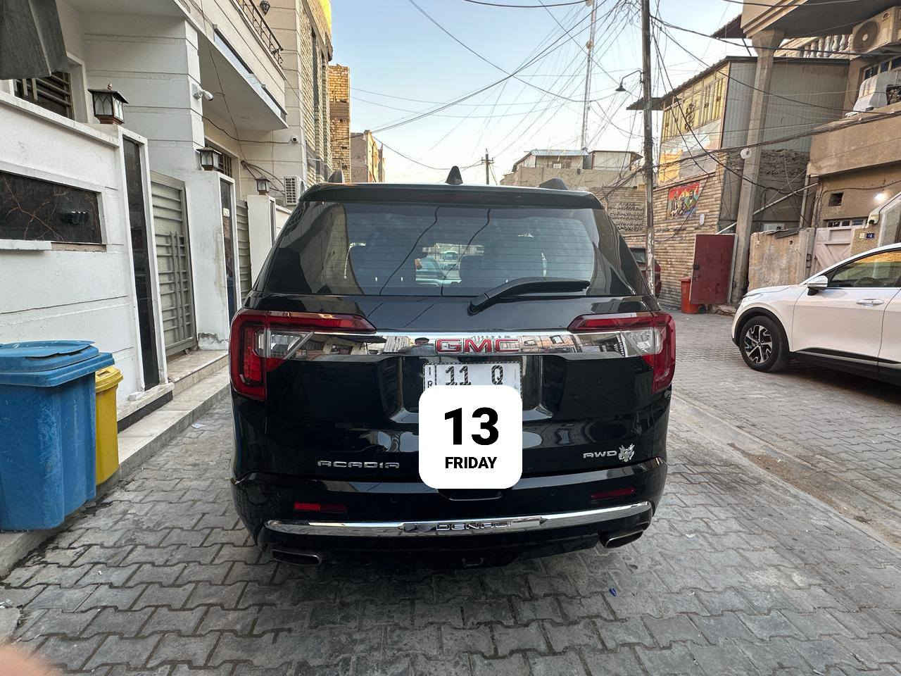 السلام عليكم 
جمسي اكاديا موديل 2023 
المواصفات 
جي ام سي اكاديا دينالي 
لون اسود محرك 6 سلندر 3600 
دبل سلايد روف 
كراسي اماميه كهرباء تدفئه وتبريد كرسي السايق هزاز تحذير شحن واير لس 
فور ويل درايف 
6 راكب كراسي جلد منفصله 
ويل كب 20 
والسيارة جدآ راقيه 
السعر 230$ وبيها مجال بسيط 
التواصل *********** 
مكان السيارة بغداد
