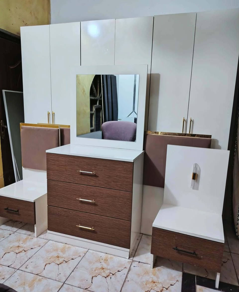 تخفيضااات غرفه نوم 5 قطع اخت الجديده موديل حديث😍😍 كل هذا بـ 500 شد ونقل داخل بغداد مجاني للحجز اخذ سكرين وتفضل واتس اب *********** تتوفر انواع الغرف
