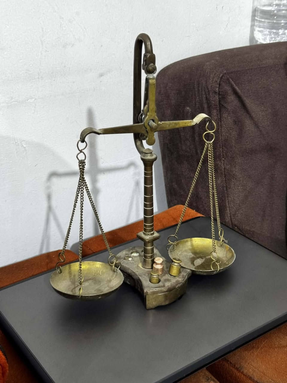 ميزان ذهب قديم حجم نادر صغير قياس 25 سم مصنوع من النحاس بلكامل معى 3 اوزان  0771439609 بغداد


**إذا كنت صاحب هذا الإعلان وتريد حذفه لأي سبب، رجاءا أرسل رسالة إلى الدعم الفني**