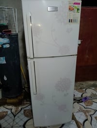 ثلاجه • حجم كبير • للبيع