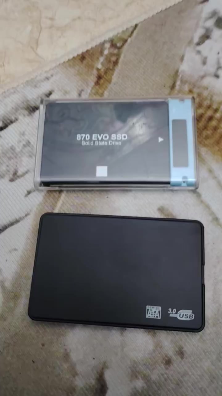 السلام عليكم شباب هاردات اس اس دي سعر الواحد 75000 والثاني 50,000
***********
