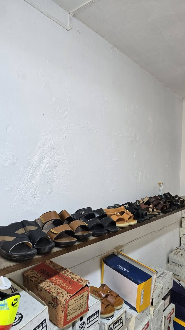 سلام عليكم عندي احدياء شحاطة لبيع جمله تعزيله المحل بسعر ارخص من الجمله تاخدهم جمله انت تسعر تاخد تواصل خاص او اتصل ***********
***********
