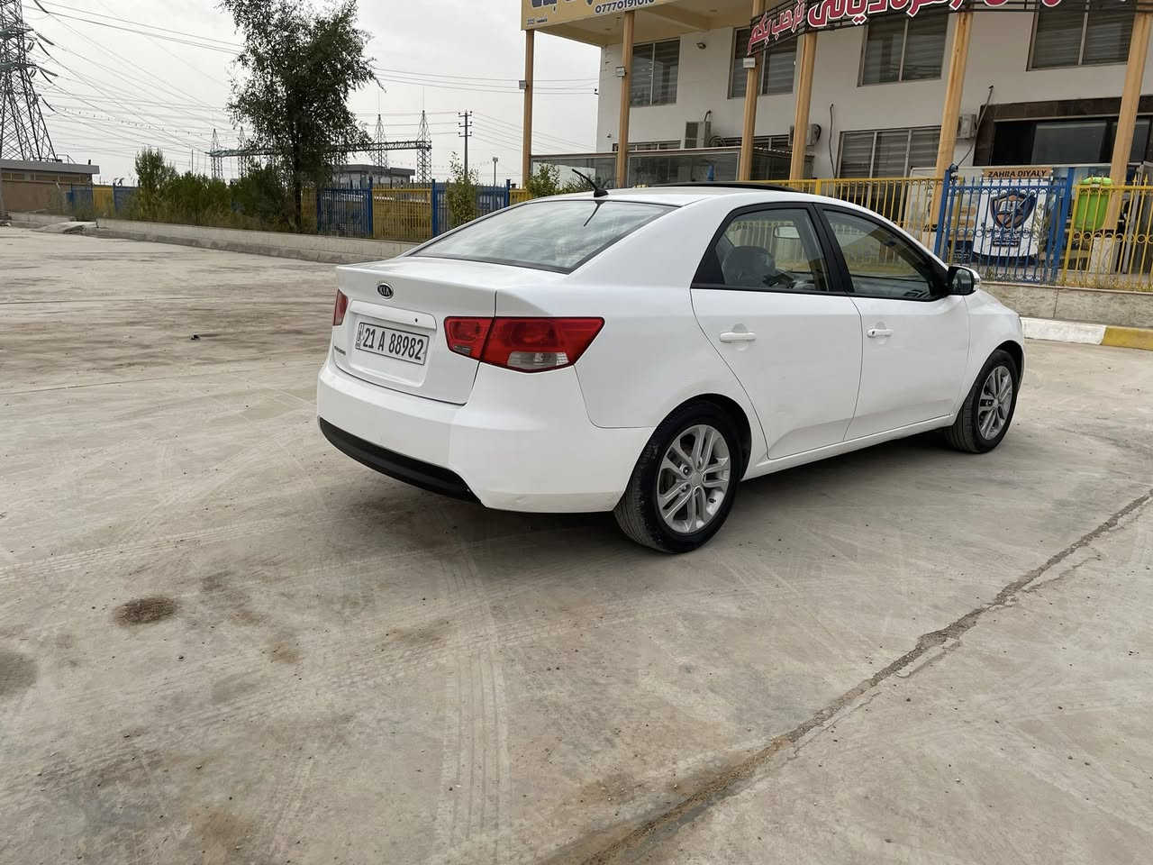 للبيع
للأستفسار ***********
#السعر103 
سيراتو موديل 2011 
رقم سليمانية تحويل ثاني يوم هزه ما منتهيه 
تخم تاير جديد صدر امامي خلفي صار يومين من مبدلة جديد كله اذاين مكينه اذاين كير كله مبدل جديد 
فتحة سلايد 
مري شفط 
كير 6 نمر 
مكينه 1600 
السياره بدون صبغ فقط ربع البنيد صبغ 

مكان السيارة ديالى بعقوبة
