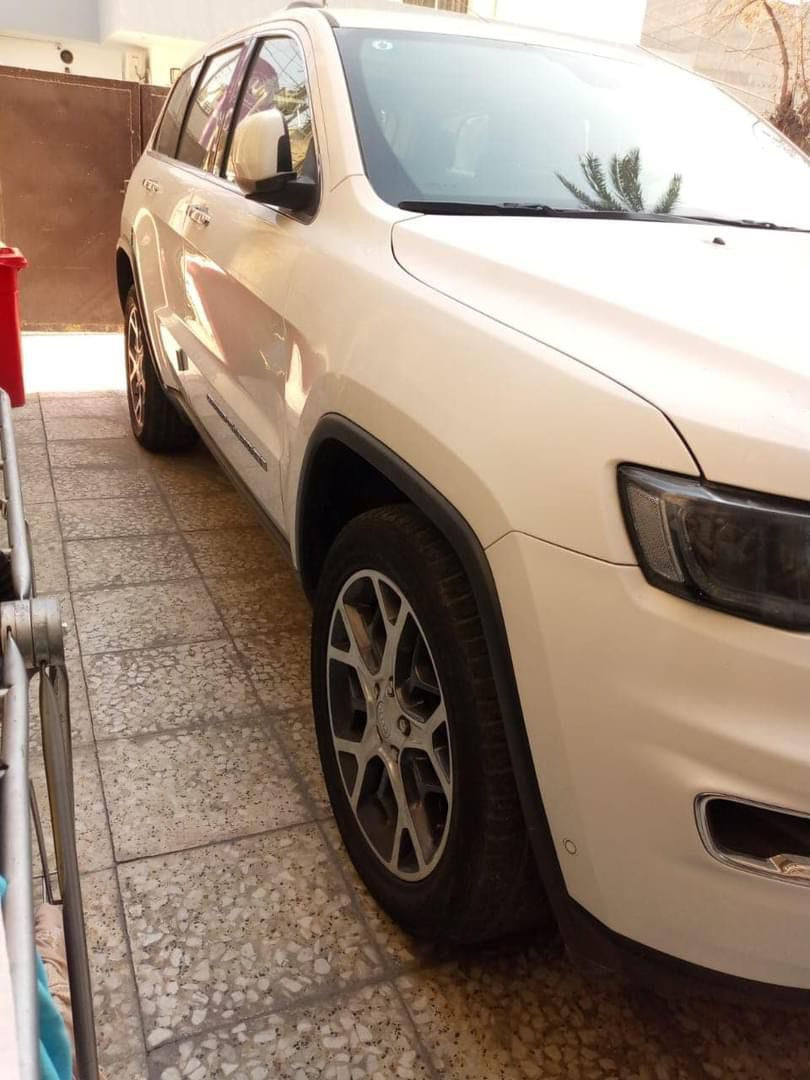 جيب لمتدد فووووول ٢٠١٩ مواصفات ٣ شاشات بلاص خليجية صار بيه صبغ صفحة يمنه مكانات اثر رش بطش ماشية ٤٨ الف جاهزه مابيه اي نقص باسمي رقم بغداد للاتصال / ***********
سعره / ٢٤٥$ بيه مجال بسيط
