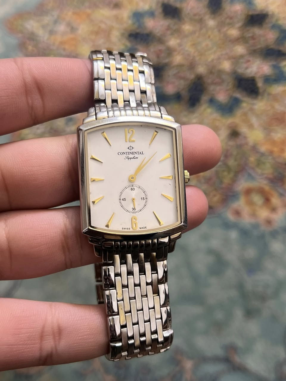 بسم الله الرحمن الرحيم 
كل ماهو جديد 
كونتنتال سويسري اصلي 
من نوادر
سنتر ثواني منفصل
معه شهاده الضمان الموثوقه
سير كامل
بطاريه كوارتز 
مستخدم نضيف 
الساعه طالعه من وكاله 
شركة أبناء نصوح سعيد الله عام 2003 عمان 
ستانلس ستيل 
رجالي قطر35/37
كل هاذا وبسعر بس 200$ وتدللون علينا
يوجد توصيل لجميع محافظات العراق والأردن 

#الاستفسار***********
تابع الصفحه وستمتع بلقطع النادره والثمينه 
أمين هيثم الخضري للساعات
دائمن يوفرلك ساعتك المفضلة والجميله 
وحياكم الله 🌹❤️
