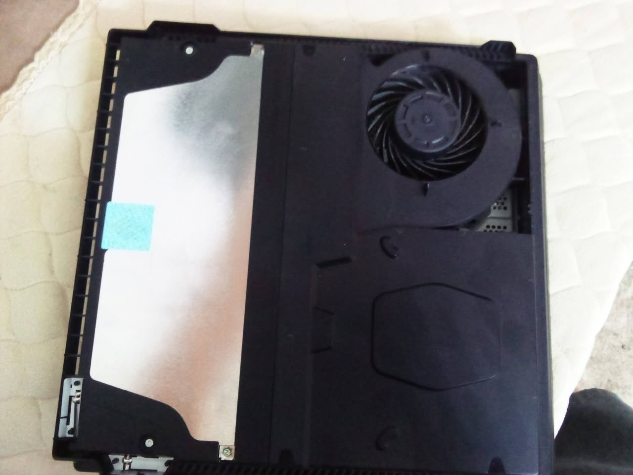 سلام عليكم 
بلي4 برو للبيع اونلاين لوك ممفتو ولا مصلح 
ويا جوستكات عدد2 إصليات +اقراص عدد 2 + كيبل شحن وكيبل الاجدي وكيبل التشغيل 
السعر 400 الف وبيه مجال للشراي 
مكاني بغداد مدينه الصدر قطاع 17
للتواصل ***********
