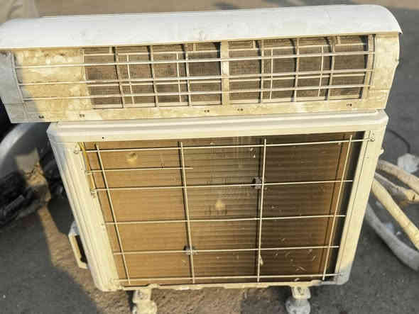 سلام عليكم سبلت طن ونص توسوت انفيرتر موديل 2021 شغال نضيف كلش سعره 325 قفل نقص فقط ريمونت وحماله مكاني بغداد ***********
