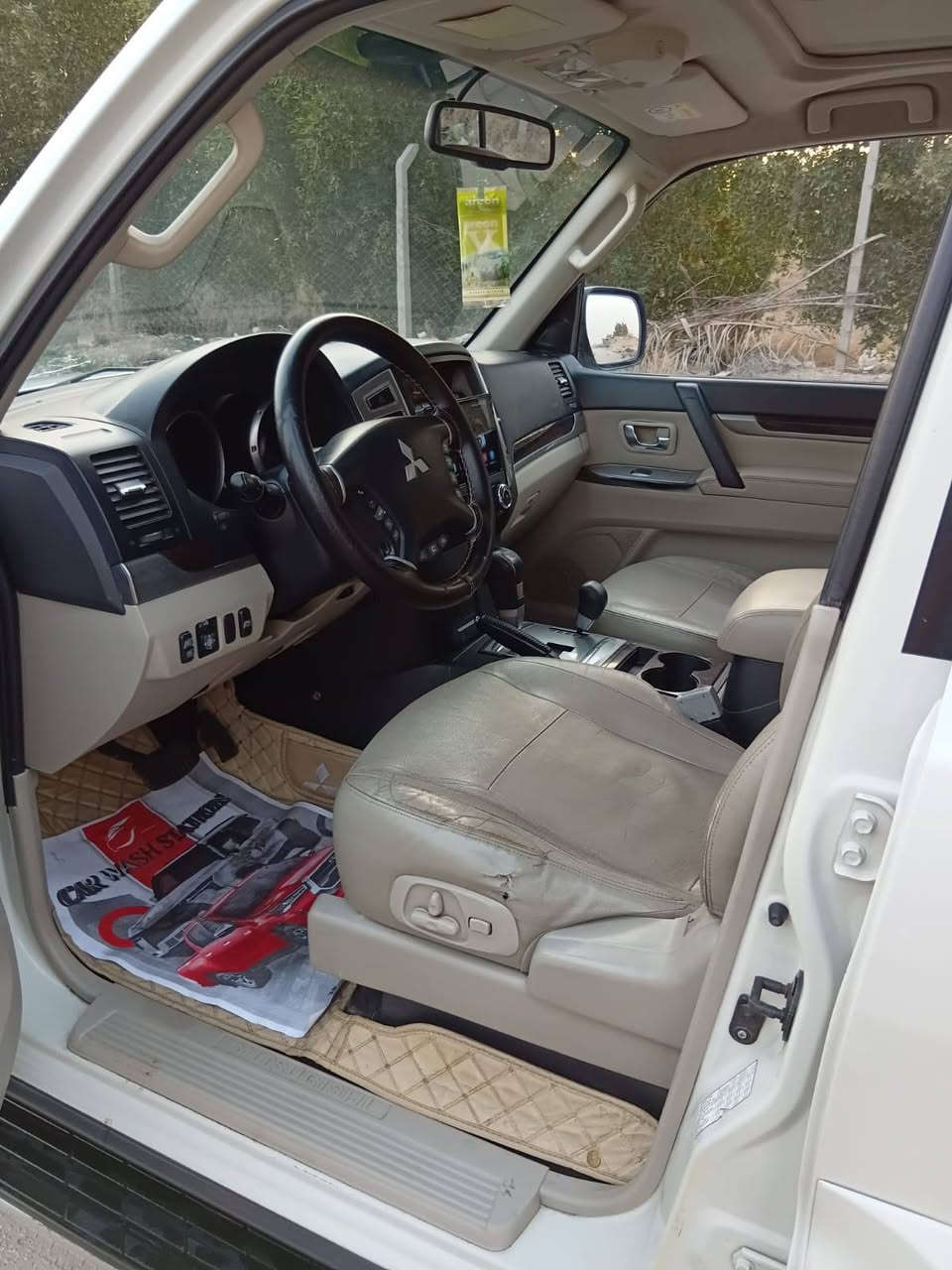 السلام عليكم باجيرو موديل 2015 حبتور محرك 6 سلندر 3500 كير محرك على وضع الشركة مكفوله من الضربه والصبغ فتحة كشنات جلد كشنات كهرباء ٧راكب دمام خلفي ٣قطع تبريد مري شفط حساس خلفي ماشيه ١٠٩
دفع رباعي باقي المواصفات معروفه 
 تخم تايرمع صدر خلفي امامي جديد رقم بغداد بسمي جديد السعر ١٧٥ اوبيها مجال 
***********
