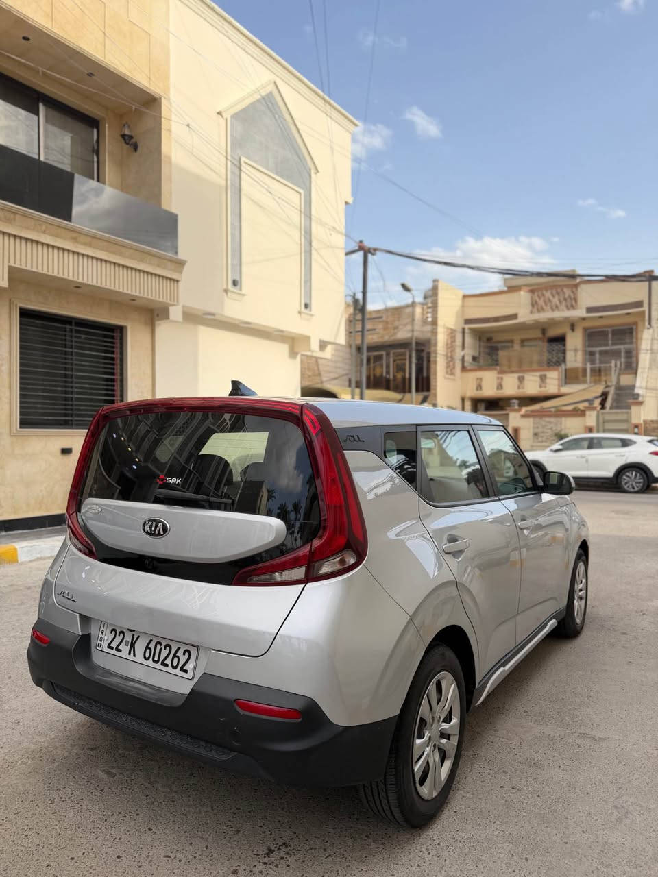 السلام عليكم 
كيا سول 2020
 رقم اربيل لدولي الجديد 
باسمي تحويل مباشر  
لون سلفر  
 ماشيه 53 mi 
جديده وجاهزه من النواقص 
كير محرك تبريد صدر كهربائيات كلها مكفوله وجاهزززه 

مواصفاتها :- 

شاشه كبيره 
محرك 2000 دوش 
دخل لونين ابيض واسود 
شاشه اعطال صغيره 
تحكم ستيرن 4 جهات
مانع انزلاق ومانع انحدار 
ثلاثه انظمه قياده (sport.  comfort. normal)

وباقي المواصفات الاعتياديه المعروفه 

الحادث:- 
السياره بيها طخطخات بسيطه كلش صاير بيها تقريبا 4 قطع صبغ
 السونار موجود 
وصور الحادث موجودات 

السعر 127 وبيها مجال بسيط 

للاستفسار :- مكان السياره بغداد الصليخ *********** بغداد, العراق
