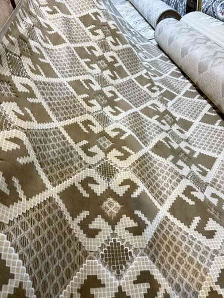 كل خيطٍ فيه يحكي قصة, ... 
وكل نقشةٍ تحمل بصمةَ فنانٍ أبدع في تحويل الخيوط إلى حكايةٍ من الجمال  

المجموعة الجديدة من الموكيت البوهيمي ماركه ومصنع merinos carpet
المتوفرة في معرضنا, بقياسات تصاميم حسب الطلب يتم التقطيع .
فيديو داخل تعليق
#متوفر___جملة__مفرد 

زورونا في معرضنا: 
ـ ديالى جلولاء قرب سوق الجمعة #مقابل_جسر القطار )
للحجز والاستفسار ,***********
