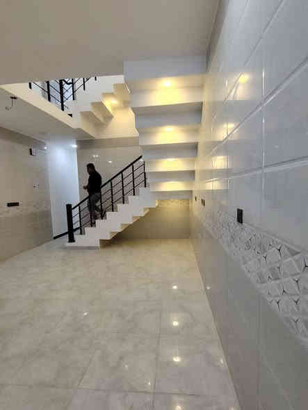 اعلان للبيع… .رقم (298)
بيت مودرن للبيع مساحه /100متر/
يقع في حي الجهاد ديوان المخابرات خلف شارع 60..يتكون من 
 واجه /5متر /نزال /20متر /يتكون من #كراج #صاله #مطبخ حولي #3غرف نوم #2صحيات #سطح. 
للاستفسار مراسلة الصفحه📬 اوالاتصال علئ الرقم يتوفر وتساب. 
{{{{***********📲}}}}}}
{مكتب الديار للوساطه العقاريه وتعقيب المعاملات وتسهيلها }
((((بأدارة سيد عمار)))))
