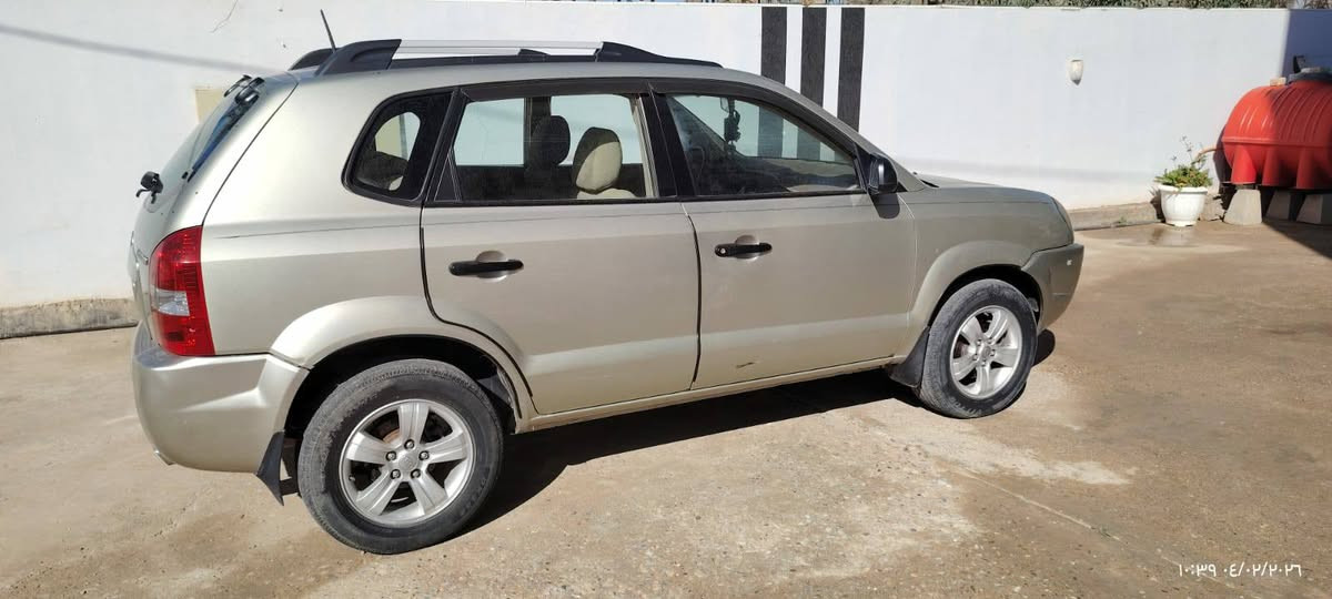 السلام عليكم
من رخصة الاخ الادمن 

توسان 2008 وارد كندي

محرك 2000 باسمي

صار 9سنوات جانيها

ماشيه185 

بيها صبغ 3مكانات مو قطع كاملة شويه بالبنيد وشويه بالجامرلغ الورة يم قبق البانزين وشويه بالقامرة بدون دواخل داخلها كليل على وضع الشركه ومحركها بي نسبة بخار الباقي مكفول سيارة حلوة مكانها ديالى - الخالص - هبهب 

سعرها..

***********
