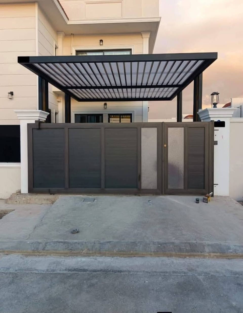 حداد عام متنقل 🛠️ ***********
لعمل جميع انواع الحداده  اتصل واجيك 🏃 للبيت 

🛠️سندويج بنل _ كرفانات _سقائف _ ابواب _ شبابيك _محجرات _ الكي  سبان 

☎️***********
