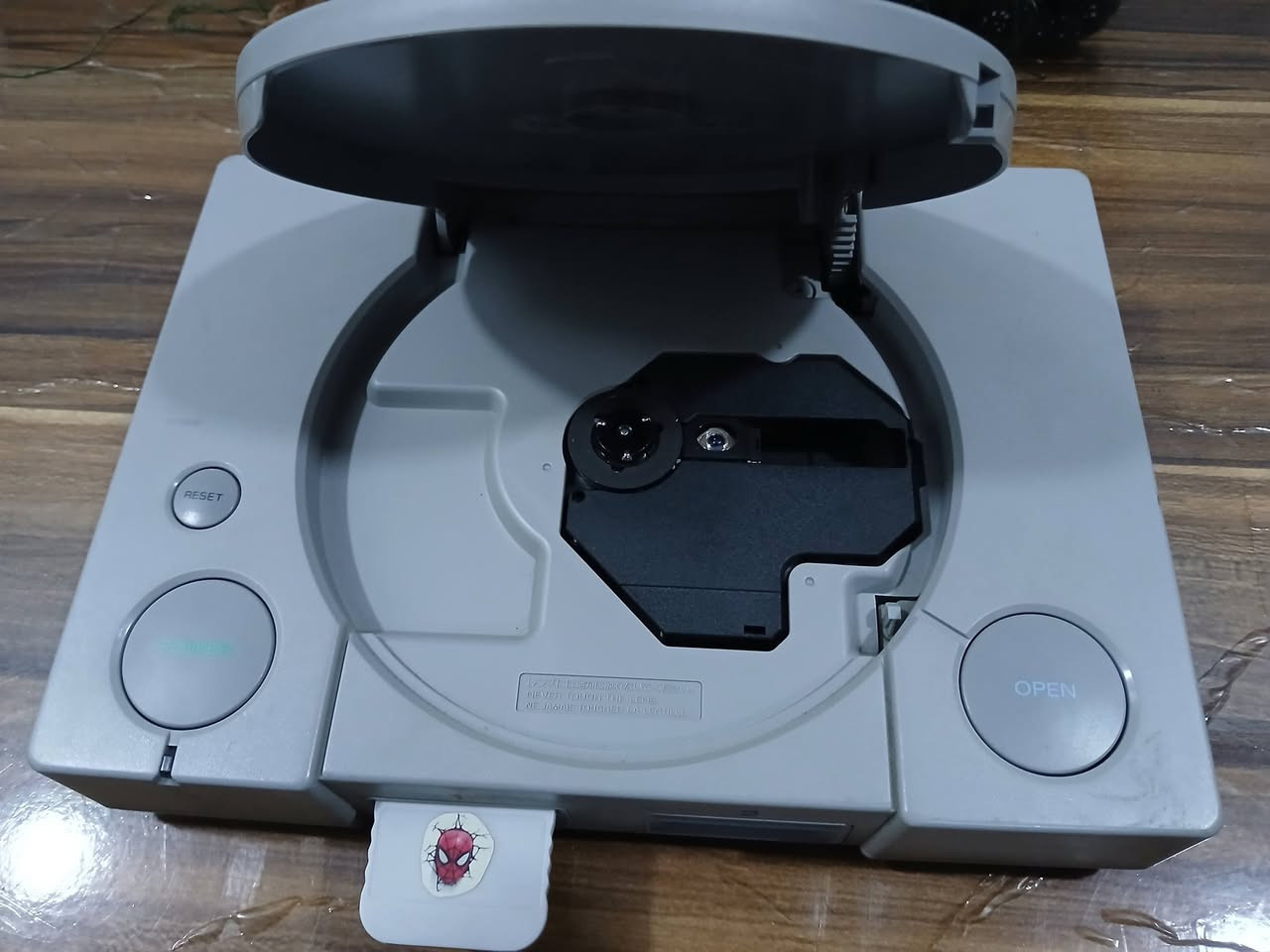 سلام عليكم
بليستيشن 1 للبيع ريجن أمريكي  نظافة 100% 
عدسه نظيفه تاكل القرص اكل ..جهاز وحش بمعنى الكلمه ( نادر تلكه هيج جهاز نظيف و يشغل اقراص ) 

ملحقات الجهاز:
7 اقراص نظيفه لاتشوبها شائبة القرص الواحد سعرة 1500 دينار بس راح احسب ال7 اقراص بسعر 10 الاف كلهم
1- بيسي مان
2- زينا 
3- ويننغ الفن
4- مدل اوف هونر 
5- جاكي شان
6- فيجلانت 8
7- ارمي مان 

جوستك بلي 2 عدد 1 + 1 بسعر 5 الاف 
فيشة + مشغل

المواصفات:
Model No: SCPH-5501
NTSC U/C
Made in Japan

ريجن أمريكي 

يشتغل على 110–120V

يشغل ألعاب NTSC (أمريكي/ياباني)

الجهاز مع الجوستك عدد 2 و 7 اقراص سعرة ( 100الف) قفل.


**إذا كنت صاحب هذا الإعلان وتريد حذفه لأي سبب، رجاءا أرسل رسالة إلى الدعم الفني**