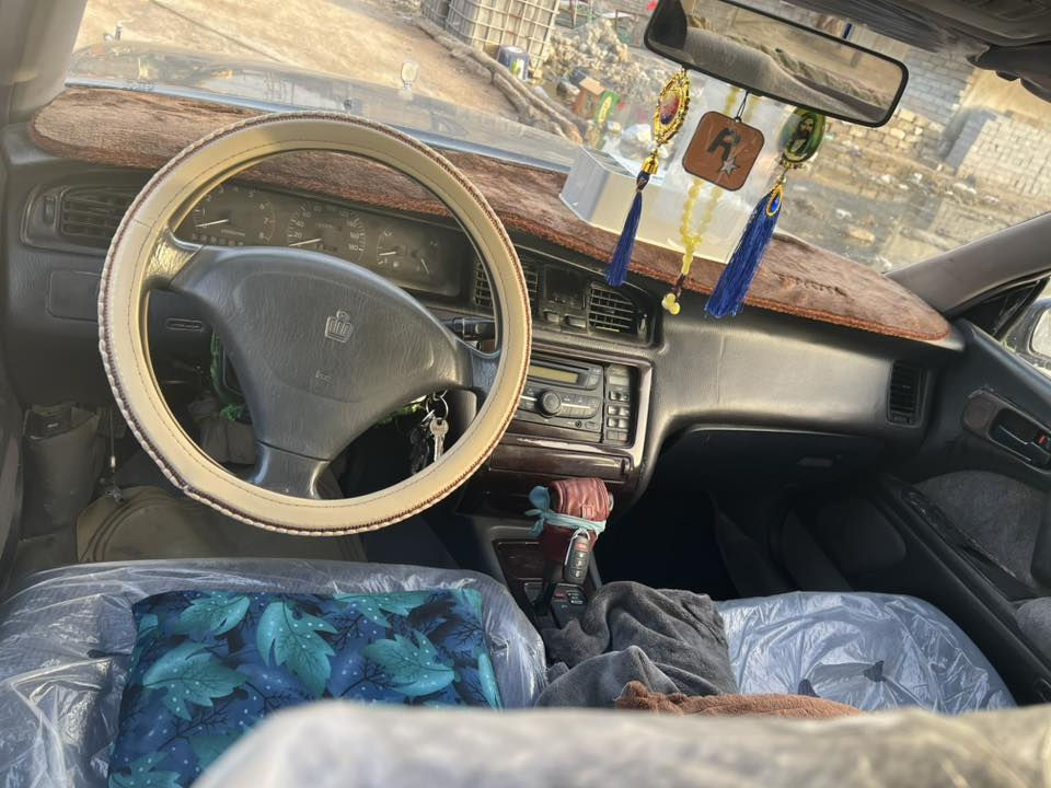 سيارة بطه منفصل نيلي موديل ٩٣ كفالة 
حدادة ومحرك ومن نقل وكص وكهربائيات كلشي شغال بيه رقم إنجليزي والسنوية نهاية 2026بأسمي السعر 60$ وبيه مجال العنوان /قضاء المدينة / الشروق 
الهاتف : ***********
