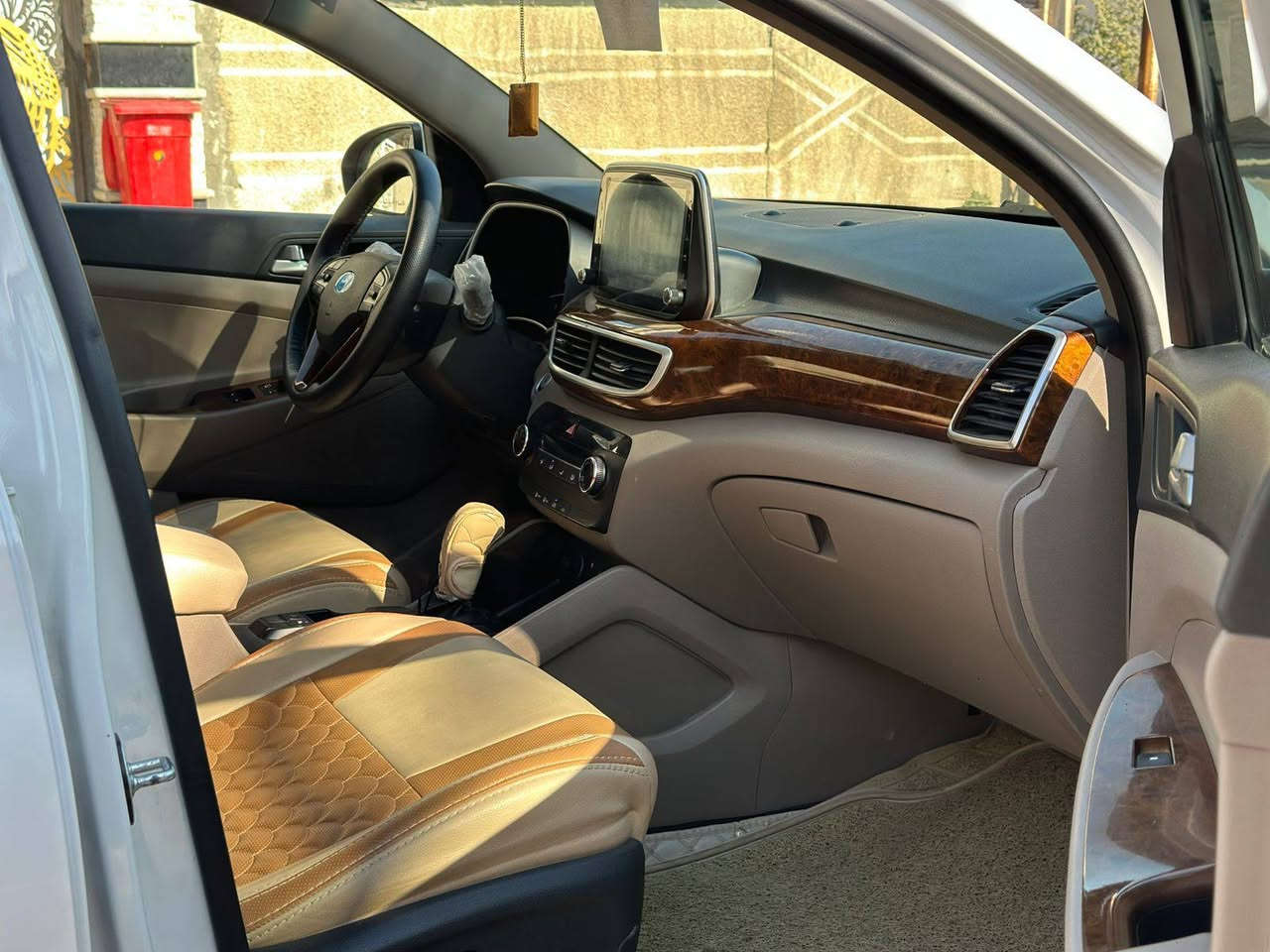 السلام عليكم
‏
‏توسان خليجي 2020
‏
‏الكاصد خمس عدسات
‏
‏سياره كفاله عامه من الدعاميه للدعاميه من كل شي 
‏حتى الشخط
‏
‏سياره نظيفة ع أيدي جبتها زيرو يعني سياره ع أيد شخص واحد فقط سنويه وتحويل ثاني يوم رقم بغداد بأسمي 
‏
‏مواصفات 
‏
‏حساسات 
‏
‏أمامية خلفية 
‏
‏مري شفط 
‏
‏ثلاثة وضعيات قياده 
‏
‏بصمة وتشغيل عن بعد 
‏
‏ترحيب بل يدات والمري جانبيه 
‏
‏شحن لاسلكي 
‏
‏تبريد قطعتين 
‏
‏بك لايت فول أليدي 
‏
‏سياره نظيفة إلى درجة ماشية 55km حقيقي
‏
‏السعر 215بيها مجال للشراي 
‏
‏مكان السياره بغداد البنوك 
‏

‏***********
