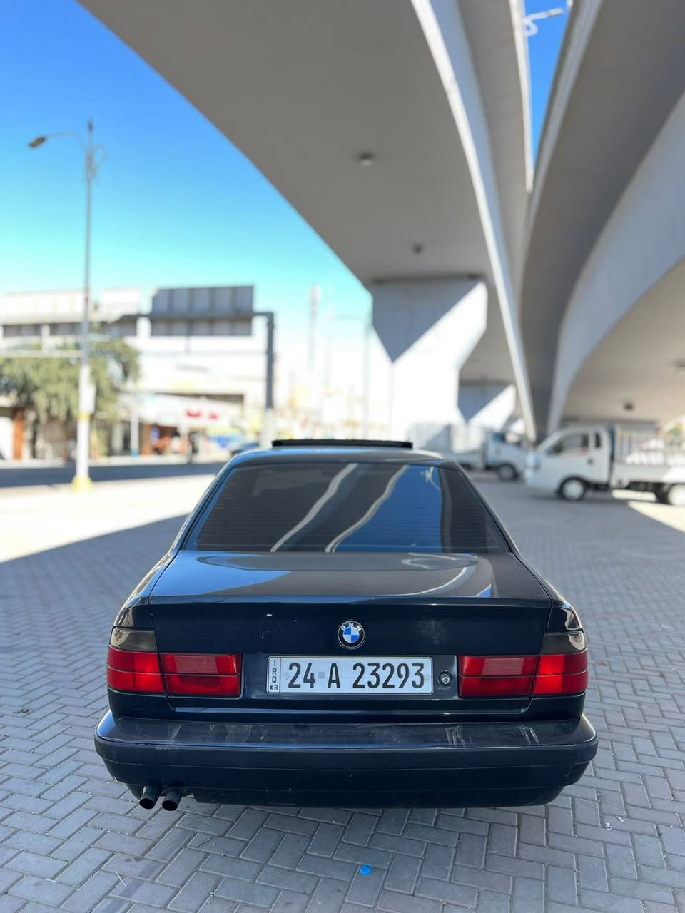 سلام عليكم
حجم 525 
موديل 95
معروف موصفاتها 
محرك مسكر فانوس بلاد بليته وسنويه 
كلشي بالسياره شرط كير محرك تبريد صدر امامي خلفي داخل خارج بلاد وشرط  السعر 83 وبيها مجال للشراي ***********
