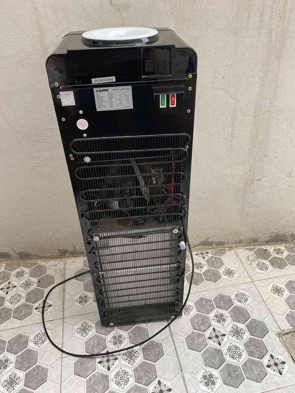 السلام عليكم براد نضيف الكل شغال حار وبارد مستخدم اسبوع اخو الجديد السعر 125 وبي مجال حك الجية مكان بعقوبة رقم ***********
