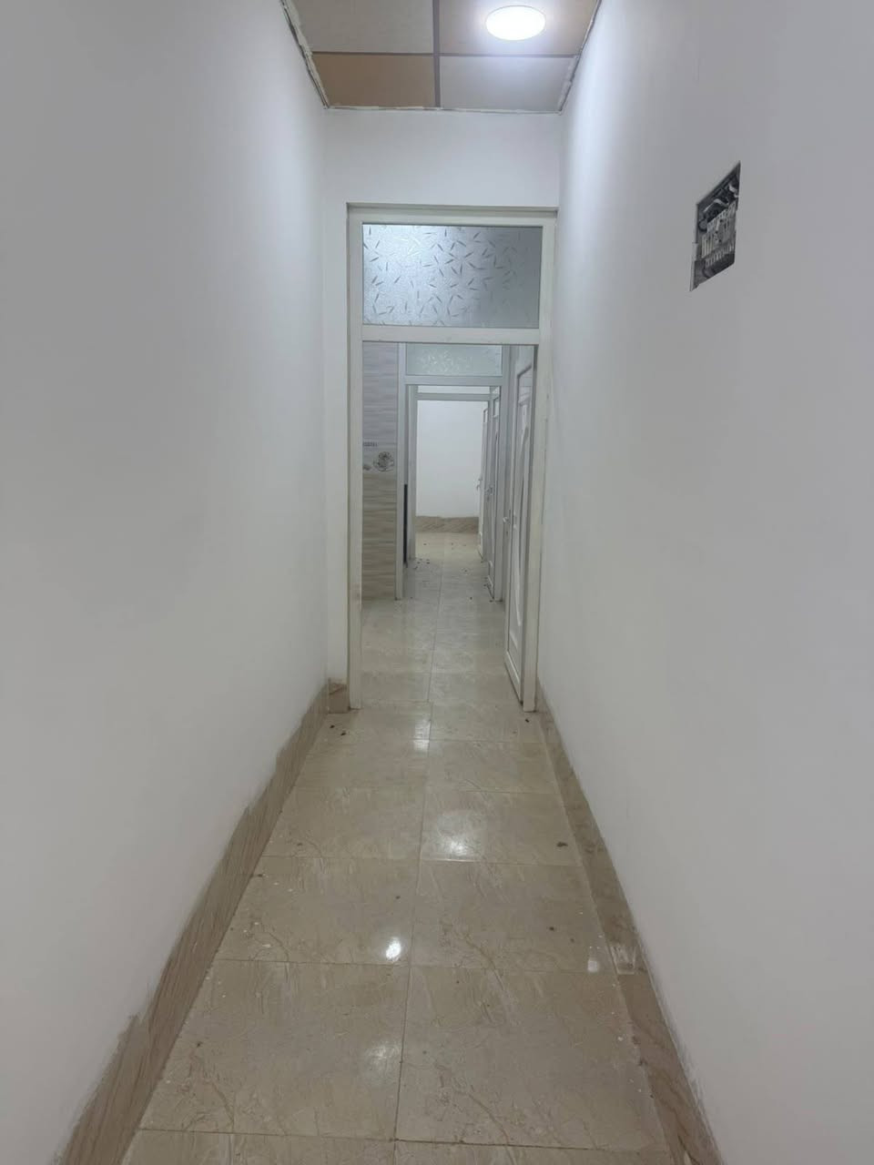 دار 100 متر رقم بسعر مناسب 
بناء نضيف فول كاشي سقف ثانوي دكت مركزي بيت كامل مكمل و فارغ جاهز للسكن العنوان كركوك قادسية الثانيه قرب أسواق مجيد للأستفسار مراجعة مكتب نور الكبير التجاري *********** السعر 37 مليون
