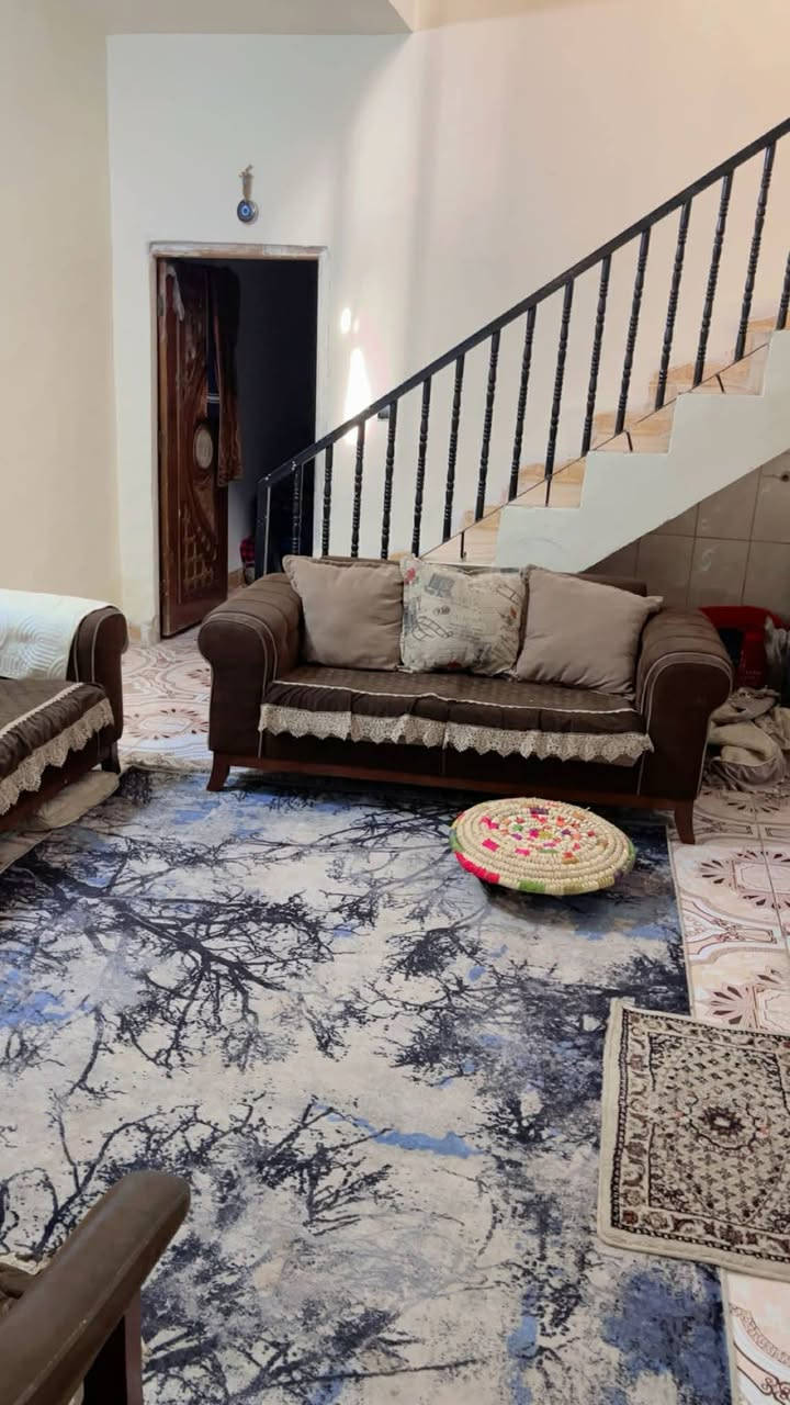 بسبب الوعود الكاذبه نعيد المنشور
السلام عليكم يوجد بيت للبيع المكان المهندسين مساحه البيت 150 طابو صرف بسمي
البيت يحتوي ع صاله واستقبال ومطبخ وغرفه جوه وغرفه فوك وصحيات داخليه عرض الشارع ١٥
الااستفسار الااتصال ع الرقم ***********
