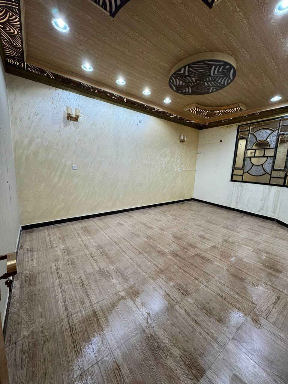 بيت طابقين لبيع في ياسين خريبط الزون الاول مساحة 200 م يتكون 4 غرف و2 صاله وصالة استقبال الضيوف ومطبخ مفتوح ع الصاله علماً ان البيت فارغ وغير مسكون البصرة, العراق
