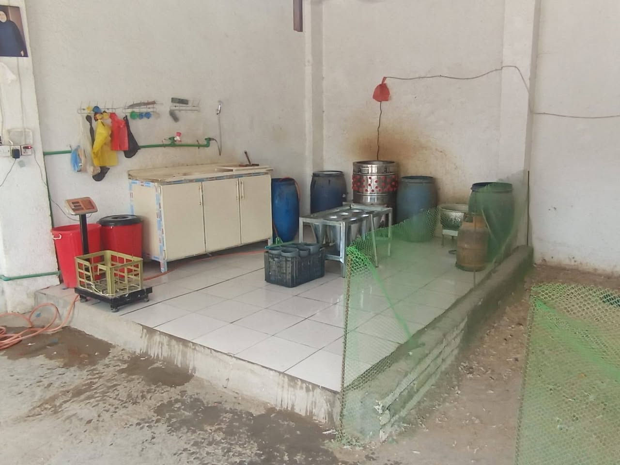 سلام عليكم محل دجاج للبيع 
العنوان البوبيات قرب اسواق برتقاله عامود 62 
سبب البيع عدم التفرغ 
الاستفسار  الاتصال ***********
مكلف بل نشر اتصل
