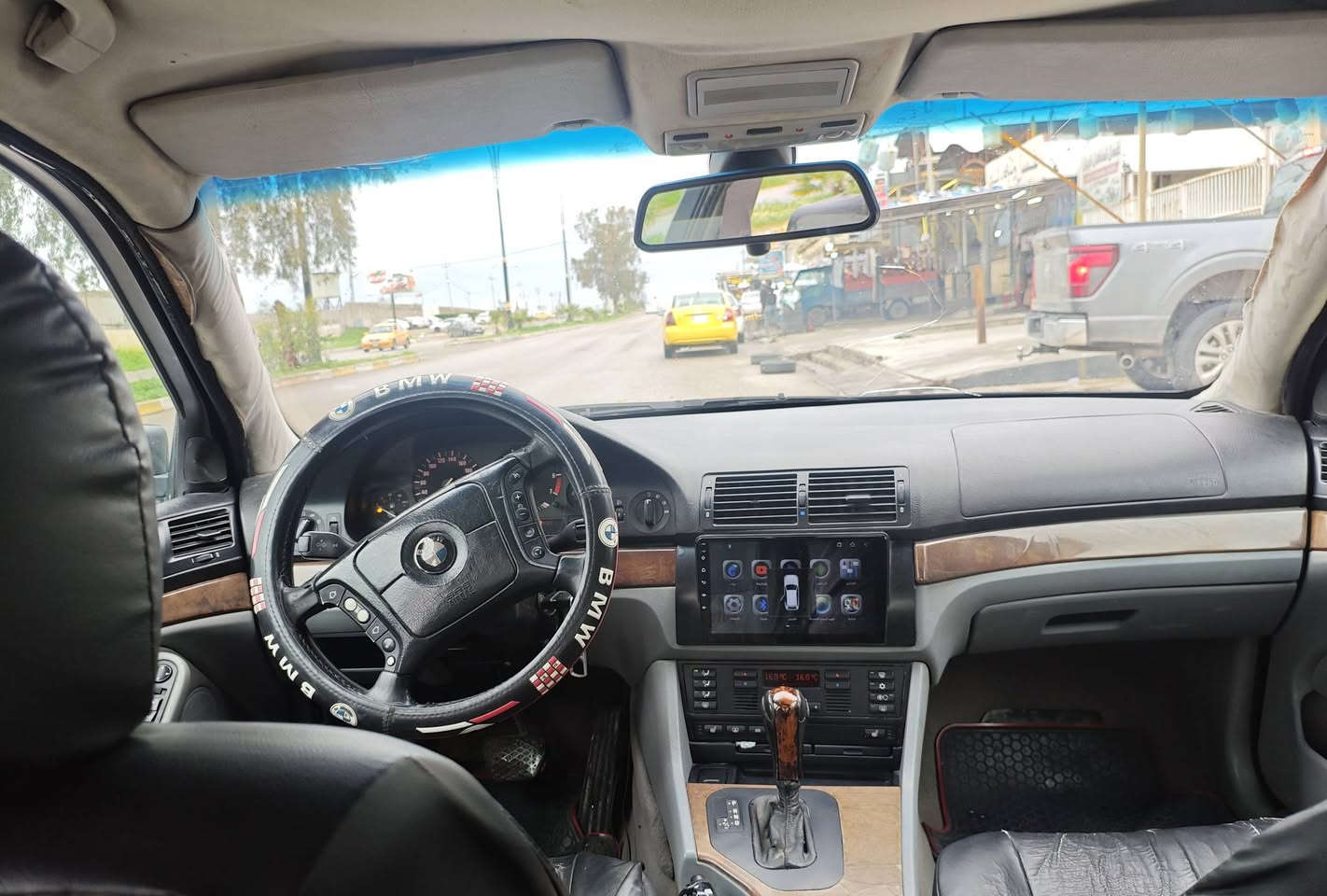 السلام عليكم للبيع او مراوس
بي ام صقر 2000 e39 دبل فانوس 528 أصل وفصل
 كير مكينه شرط ترايك للبصره
مواصفات:
-تبريد ثلج +تدفئة كشنات
-شاشة وكامرة خلفية
-لايت زنون
-جام اوتو
- ويل صقر اصلي
- كير 3 انضمة قياده شغاله 
- تخم تاير باتري جديد
رقم دهوك الماني مو بطانيه شرط التحويل والوكاله 
مكان السياره موصل الايسر . للاستفسار الخاص مفتوح


**إذا كنت صاحب هذا الإعلان وتريد حذفه لأي سبب، رجاءا أرسل رسالة إلى الدعم الفني**
