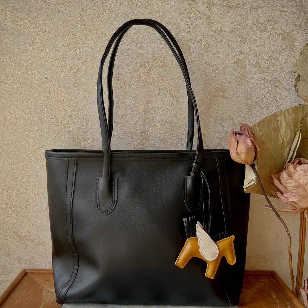 حقيبة جلد لطيفة🐝💐
السعر :10 الف 🌸
القياسات :27*37 cm 🩷


**إذا كنت صاحب هذا الإعلان وتريد حذفه لأي سبب، رجاءا أرسل رسالة إلى الدعم الفني**