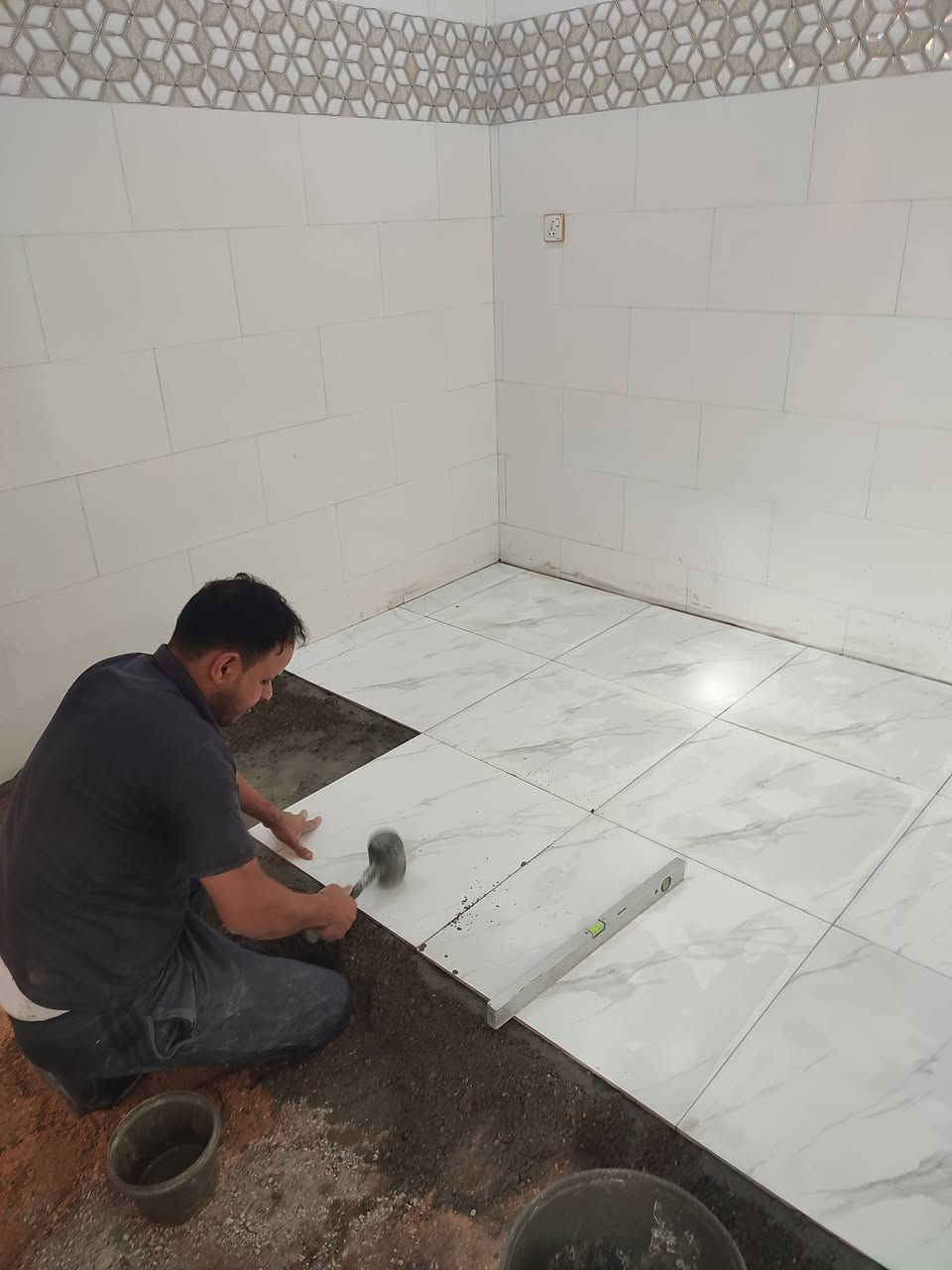 خلفه سيراميك متفرغ للعمل
نعمل سيراميك مرمر كرانيت 
بايات درج حجر قرض بورسلين 
استفسار اكثر اتصل 
 ***********واتساب***********
‏‪مستعدون لكافه أعمال الترميم
