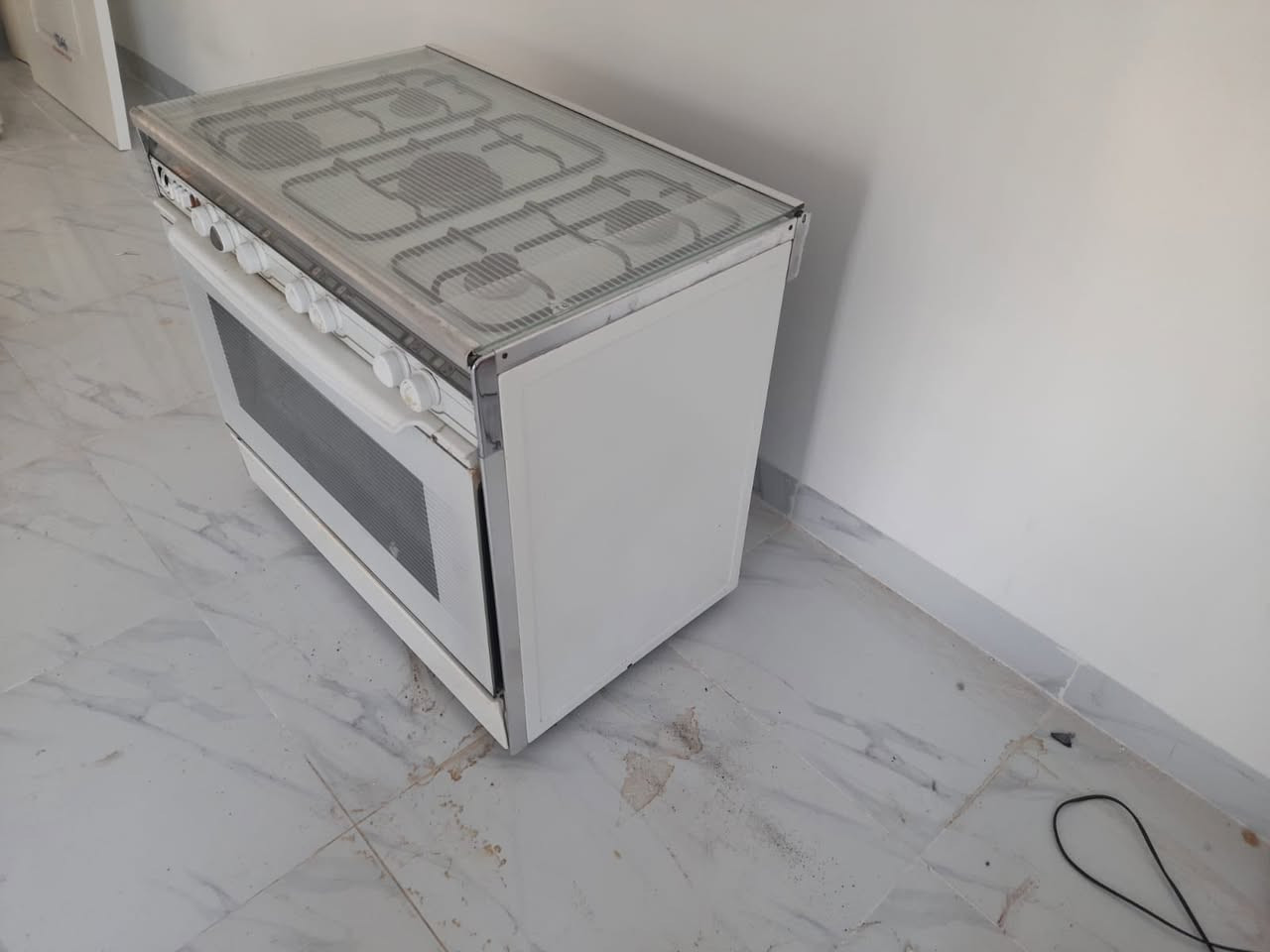 طباخ للبيع ايطالي نظيف كله شغال اتصل على الرقم ***********
