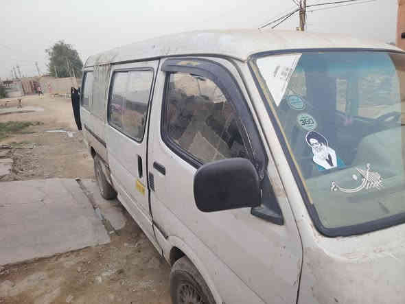 سياره موديل ٢٠٠٩ محرك مجفت جديد صدر جديد ماعدى جبنه مال الاستيرن تايرات ٨٠بلميه شاصي الايمن شويه بيه وعالجناه وخير من الله كير اكسن جيد جدن سياره ابيع هلموجود كولت اهلنا لحم على باريه سعر ٢٠ورقه وبيه مجال للي يريد يسترزق منها. والله تشتغل خير من الله موجوده بلحسينيه مال الراشديه وهاذا رقم الهاتف
***********
