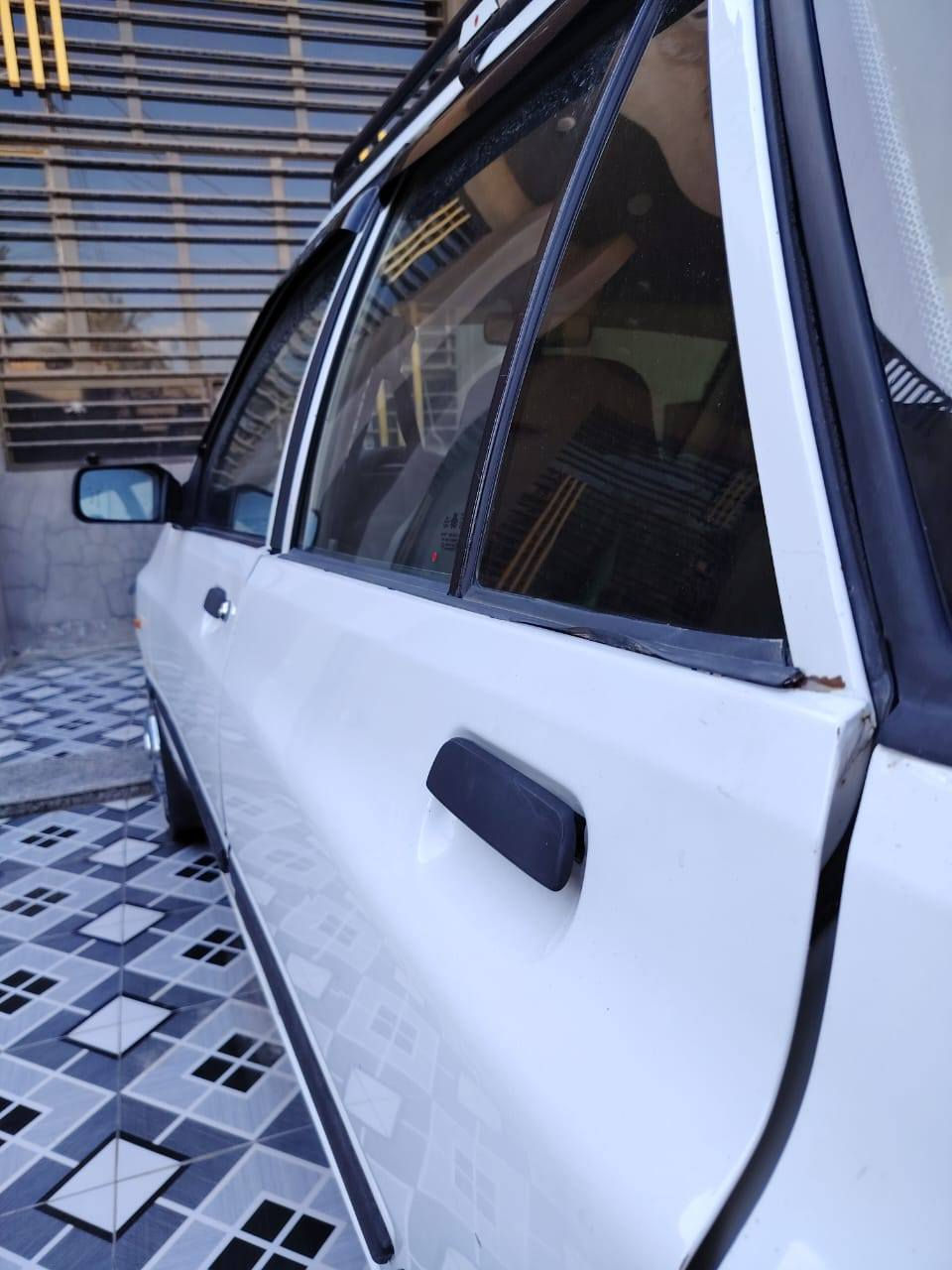 السلام عليكم من رخصة مدير الكروب سايبة 2011 مكفولة كفالة عامة رقم انكليزي سعرها 38 وبيهة مجال سيارة باسمي***********
