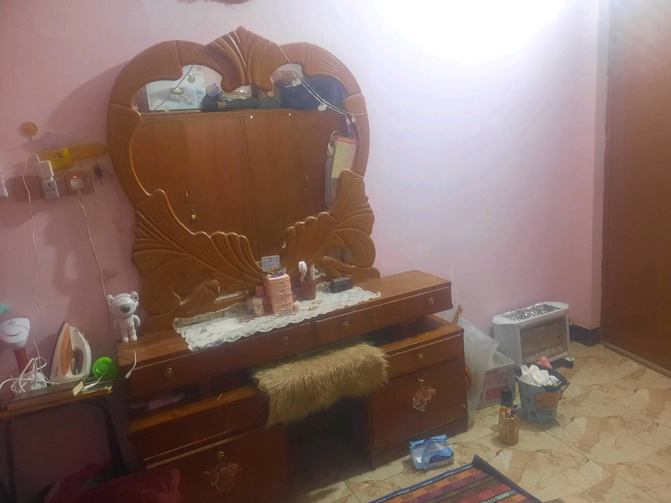 غرفة نوم ميز سرير وكنتور 
السعر ٣٠٠ الف 
العنوان الانبار الفلوجة