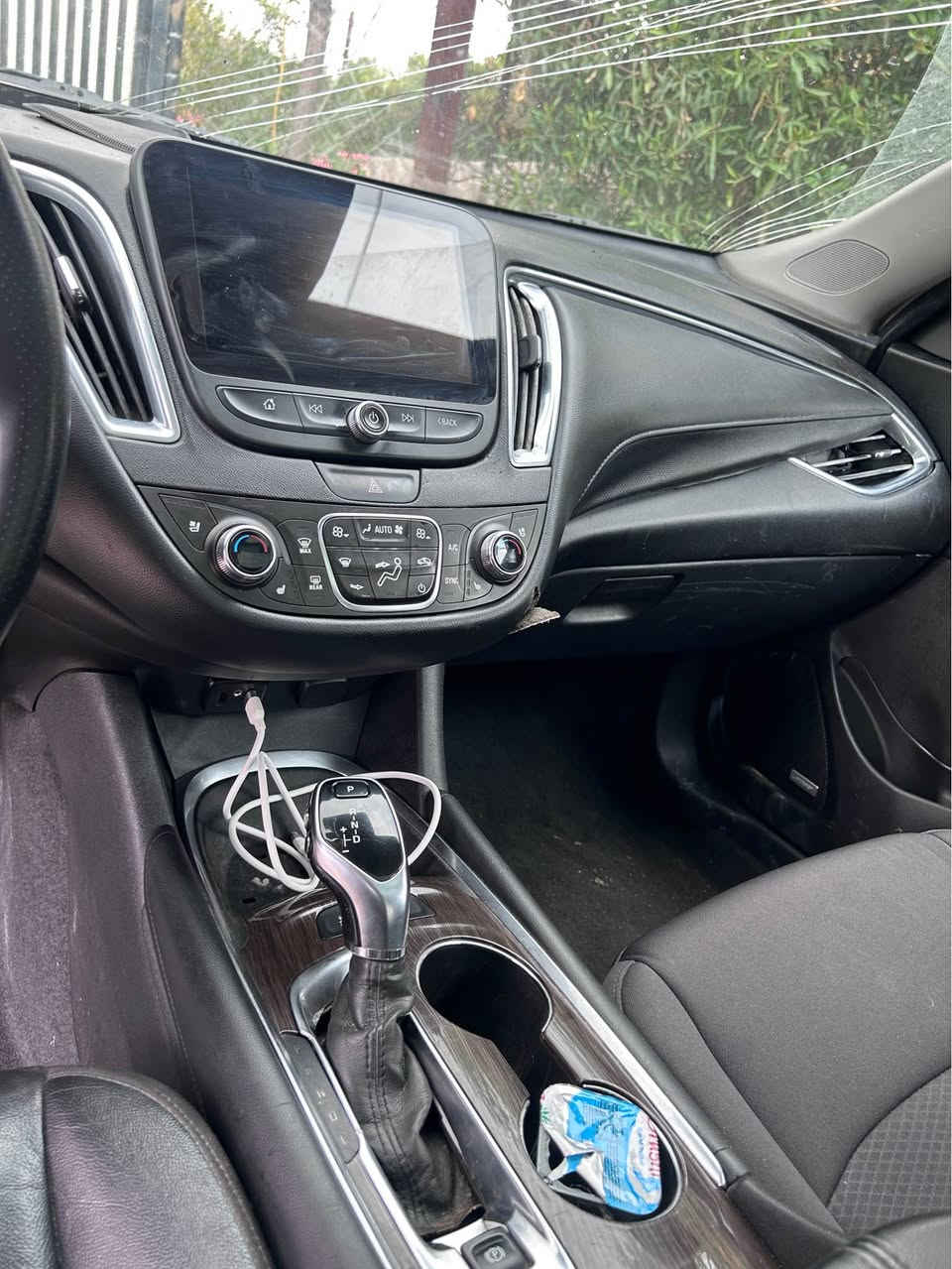 Malibu 2017 premier 20 turbo 260Hp
مەکینە گەورە مرغوب فوول مواسەفات  
پانوراما  سقف رەش کوشین جلد هیتەر خزن کارەبایی  برێک بصمە ئۆتۆ هۆلد ئۆتۆ پارک شاشە گەورە تبرید مرکزی رادار خەتی جادە فوول ..... ..  سیارەکە وەکو لێدان ٤ پاچەی هەیە تۆزێ ناوی گرتووە بەس سبوغ عام کراوە بۆ جوانی و یەک ڕەنگی  گێر مەکینە تبرید کارەبایی هەموو شتی بە شەرت زۆر نەرم و بە کێشە  چوار تەیە و ویلی سپۆرت لۆک لەسەرە  
هەولێر 
***********
سعر 88$ مجال أربيل, العراق
