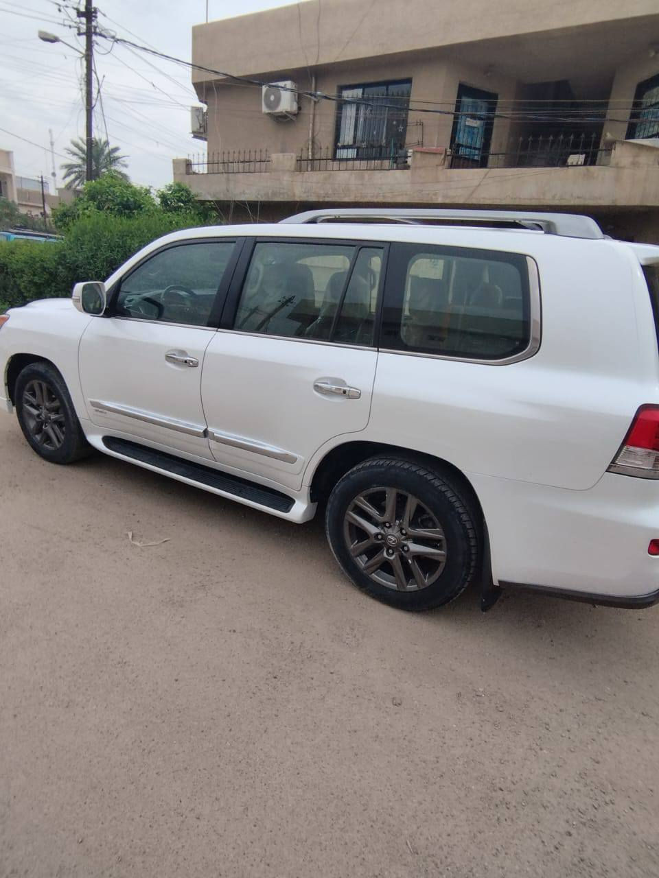 سلام عليكم
الفخامه اليابانية 🇯🇵🇯🇵🇯🇵

لكزز2014بريم اصل 

رقم بغداد 

ماشيه 90 الف 

8سلندر 5700

شاشات خليفه 

كشنات كهربائيه

حساسات خلفي وأمامي 

تحديد مسار ردار امامي 

تخم تاير جديد اصلي 

السياره مكفوله 

السعر 450 وبيها مجال 
العنوان بغداد الغزالية 
رقم الهاتف ***********
الاتصال بعد الساعة 12 ظهرا
