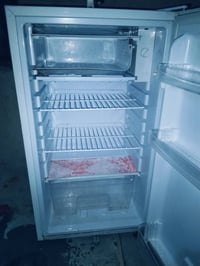 ثلاجة • للبيع