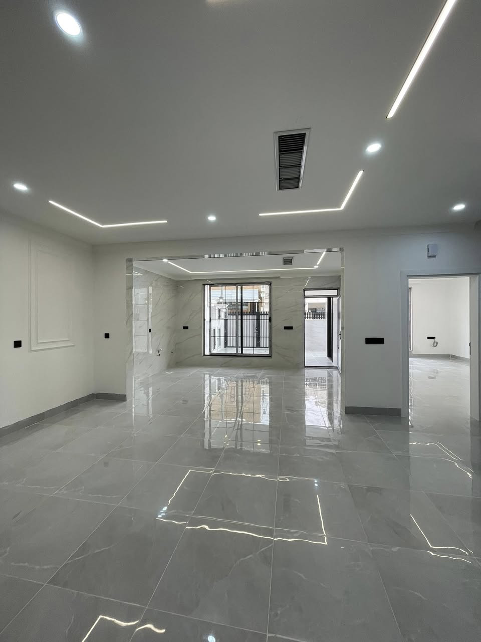 #3وحداث #سكنية للبيع زيرو للبيع في #حي هفالان #قاطع سةروران

#المساحات :158متر مربع #مساحة 142متر مربع صف ركن
يتكوّن من:
 #استقبال 4غرف نوم

للتواصل:
📞 اتصال: ***********
📱 واتساب: ***********

السعر متوفر عبر قناة التليگرام:
🔗 https://t.me/aqarathavalan

موقع شركة خطاب العقاري: قرب مطعم باب حارة
📍 اللوكيشن:
https://maps.google.com/?q=36.193382,44.049290

⸻
