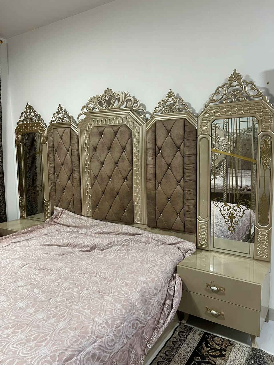 غرفه تركي فخمه استخدام قليل نضافه 90 بالميه مع مراية قيافه ***********
