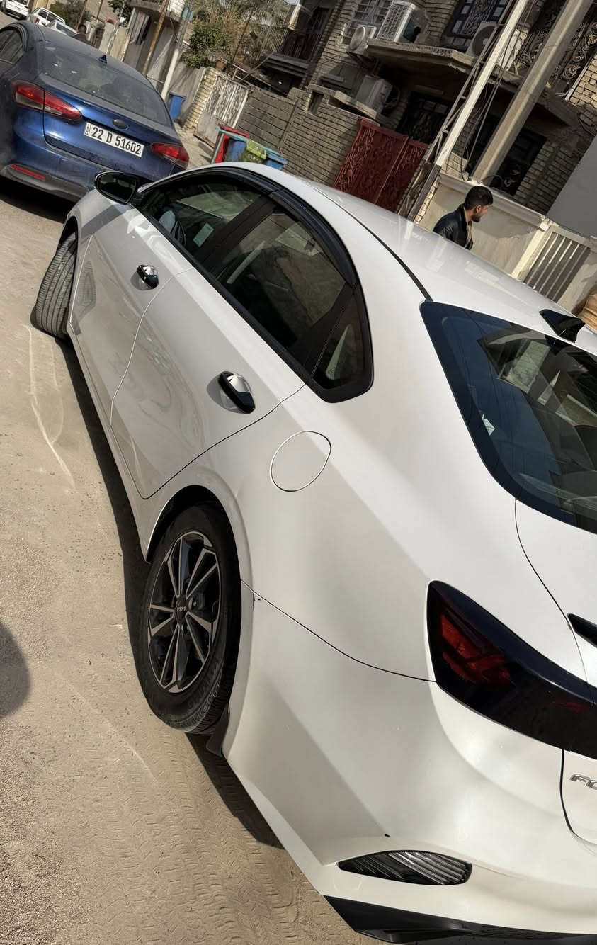 السلام عليكم 
فورتي للبيع 23 ماشيه 65 الف كيلو 
مواصفات عاديه 
رادار كامره شاشه 
حادثها كما موضح بلصور  مابيها اي قطعه صبغ 
البنيد بارد والحوض راجع بارد بدون ايرباك 
رقم الهاتف    
***********
 متوفر اتصال وواتس اب 
السعر 165  وبيها مجال
